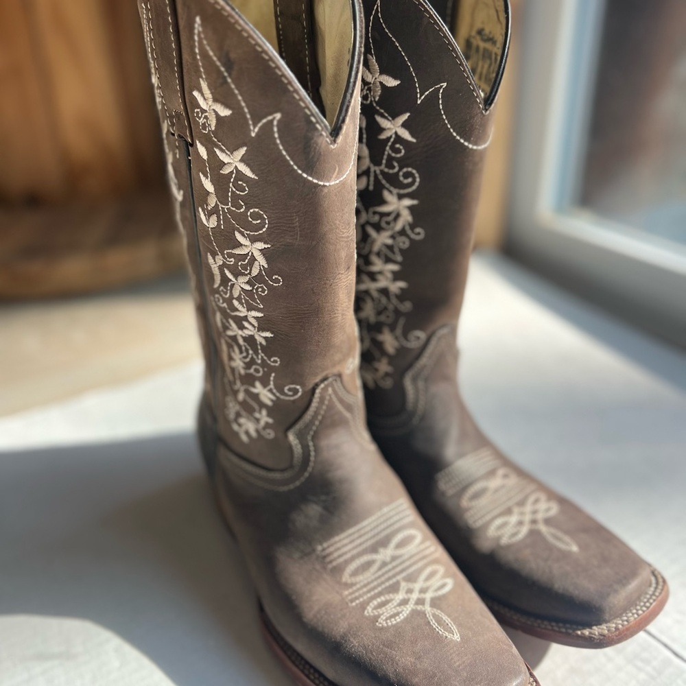Embroidered Brown Heeled Boots